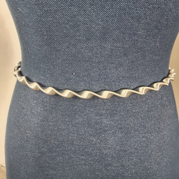 Silver Swirl Spring Stretch Fashion Belt - Picture 10 of 11